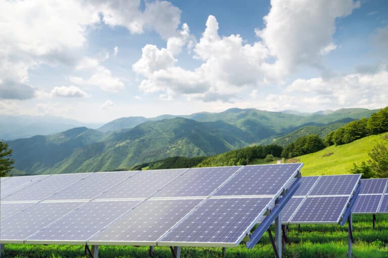 Der Einfluss von Wetter und Jahreszeiten auf Solaranlagen