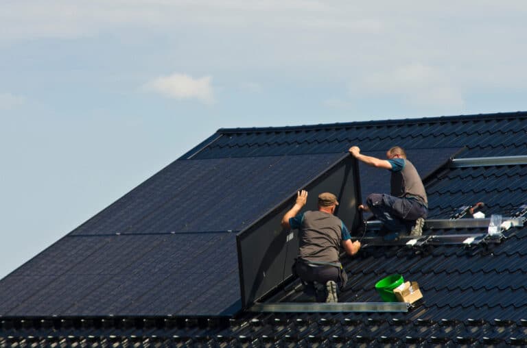 Der Prozess der Netzanbindung: Solarstrom ins öffentliche Netz einspeisen
