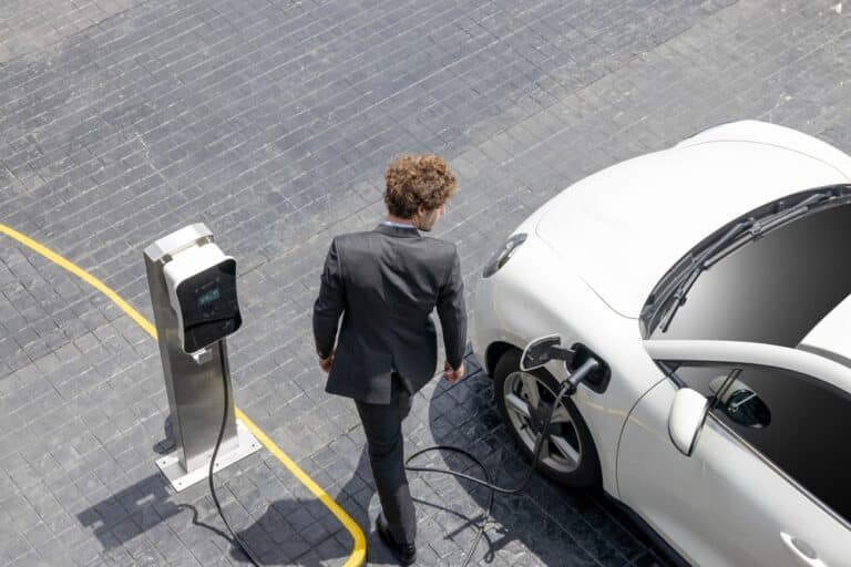 Energieunabhängigkeit auf neuen Wegen: Elektroautos und Solarstrom
