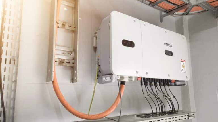 Hybrid-Wechselrichter: Die Brücke zwischen Photovoltaik und Batteriespeicher