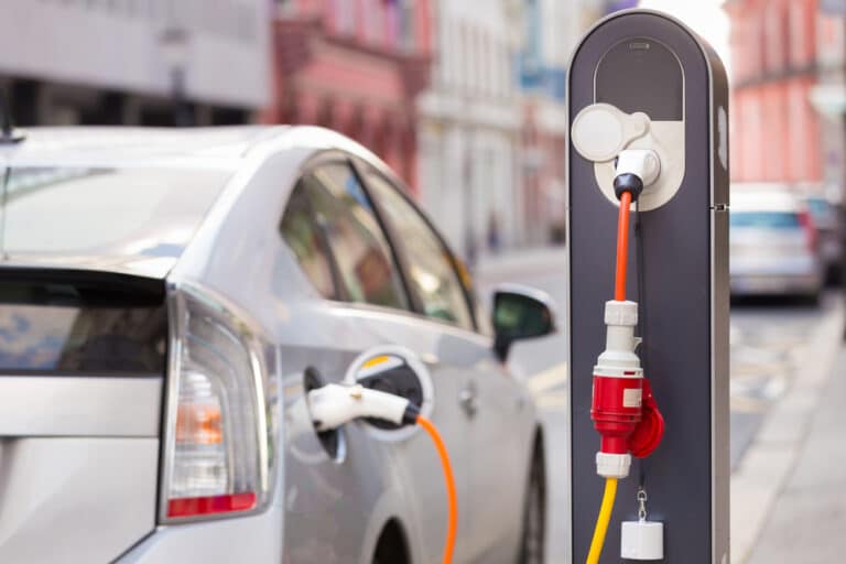 Revolution auf vier Rädern: Die Rolle der Photovoltaik in der Elektromobilität