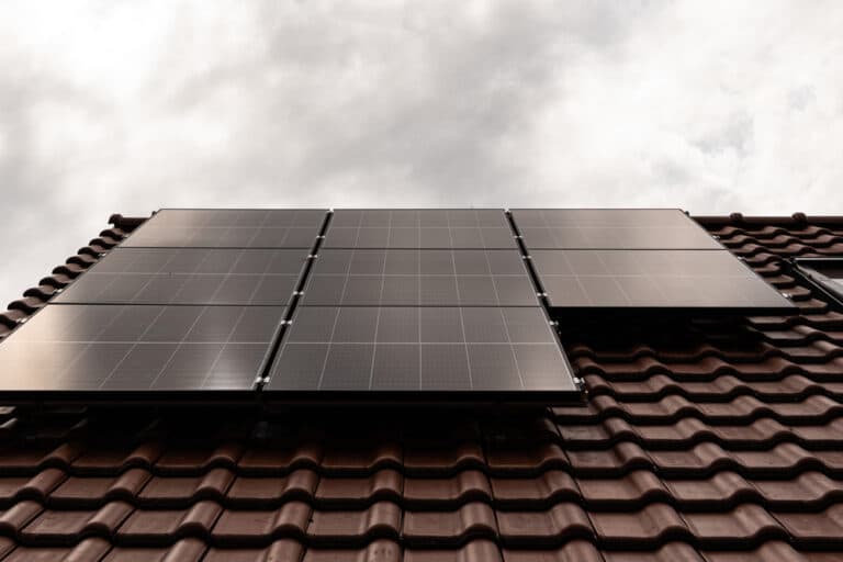 Was ist der Unterschied zwischen monokristallinen und polykristallinen Solarzellen?