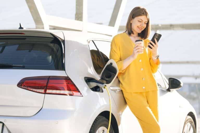 Wie Photovoltaikanlagen die Elektromobilität unterstützen