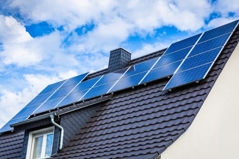 Wie funktionieren Batteriespeichersysteme mit Photovoltaikanlagen?
