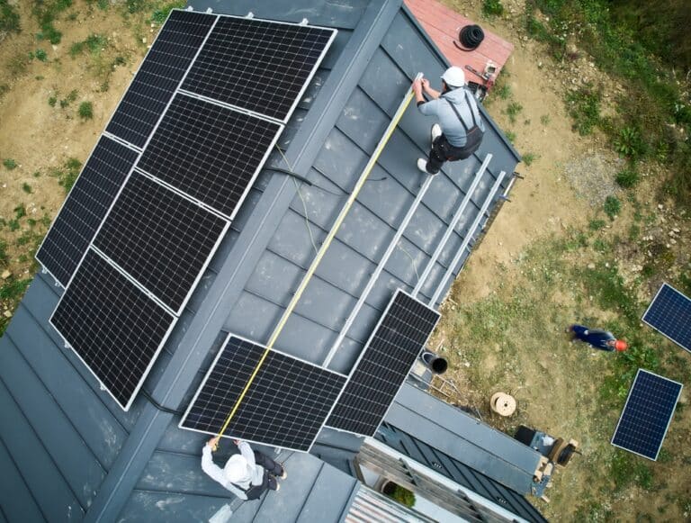 Wie wähle ich den richtigen Installateur für meine Photovoltaikanlage?