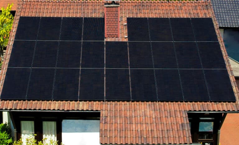 Dach-Bielefeld-mit-Photovoltaik