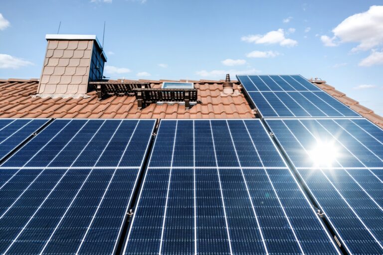 Photovoltaikanlagen in städtischen Gebieten Herausforderungen und Lösungen