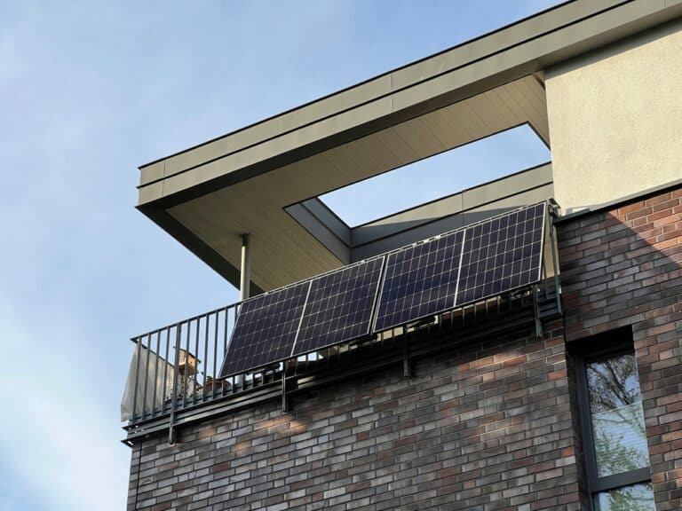 Vom Balkon zur Energiezentrale Die Kraft kleiner Solaranlagen