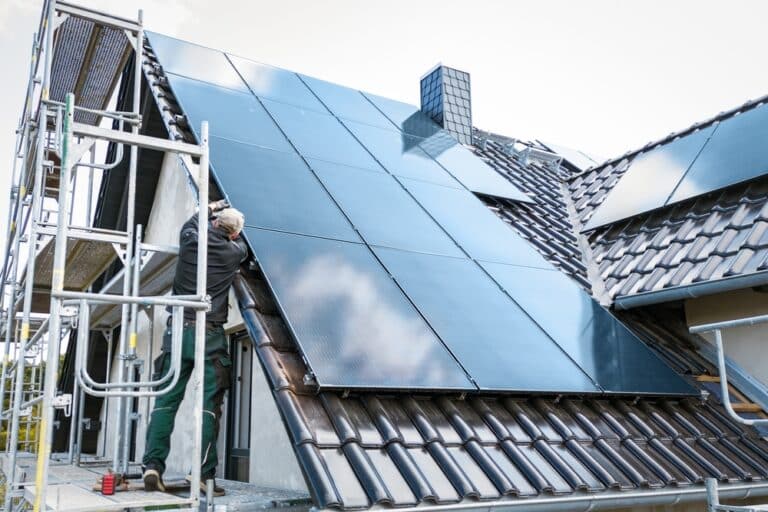 Wie wirkt sich die Installation einer Photovoltaikanlage auf den Wert meiner Immobilie aus