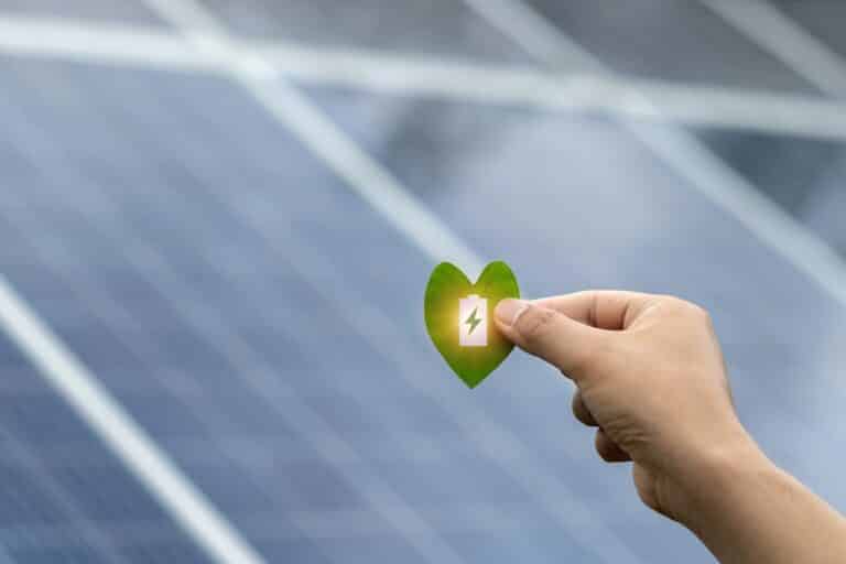 Von Sonnenlicht zu Nachtstrom Batteriespeicher machen es möglich